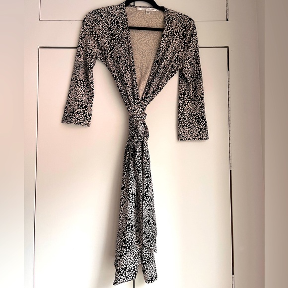 100% SILK DVF Diane con Furstenberg black and white wrap dress 3/4 sleeves - Picture 1 of 4